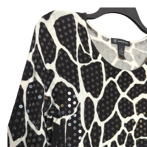 INC International Concepts Black & White Long Sleeve Animal Print Sweater Size M - Picture 4 of 7